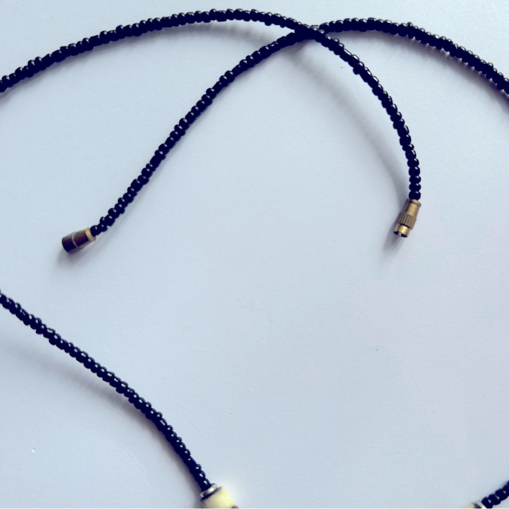 African mask necklace, black and cream unique - Picture 4 of 4